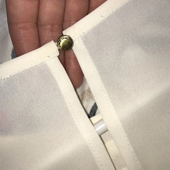 Vince Camuto Blouse Size Medium - Picture 5 of 8